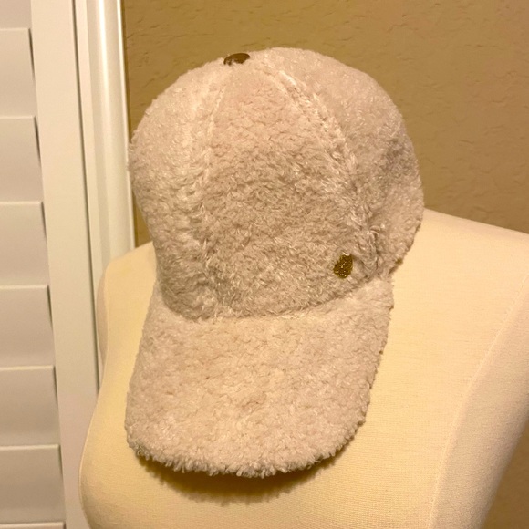 Vince Camuto Accessories - Vince Camuto Fur Hat